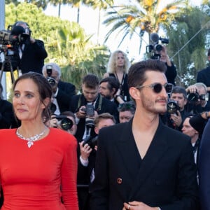 Alexandre de La Patellière, Julie De Bona, Pierre Niney, Laurent Lafitte, Anaïs Demoustier (enceinte) - Montée des marches du film " Le comte de Monte-Cristo " lors du 77ème Festival International du Film de Cannes, au Palais des Festivals à Cannes. Le 22 mai 2024 © Olivier Borde / Bestimage 