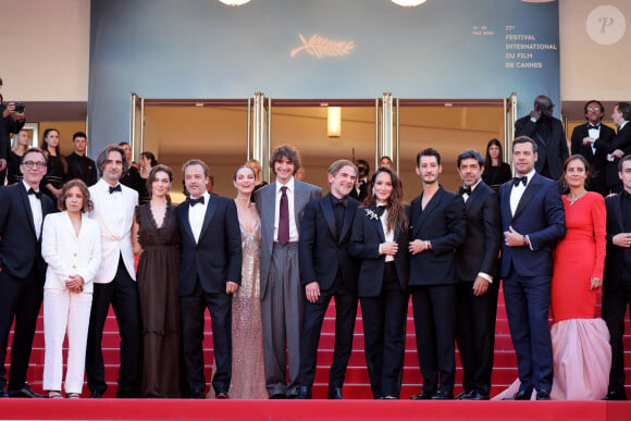 Alexandre de La Patellière, Marie Narbonne, Dimitri Rassam, Anamaria Vartolomei, Patrick Mille, Adèle Simphal, Vassili Schneider, Matthieu Delaporte, Anaïs Demoustier (enceinte), Pierre Niney, Pierfrancesco Favino, Laurent Lafitte, Julie de Bona - Montée des marches du film " Le comte de Monte-Cristo " lors du 77ème Festival International du Film de Cannes, au Palais des Festivals à Cannes. Le 22 mai 2024 © Jacovides-Moreau / Bestimage 