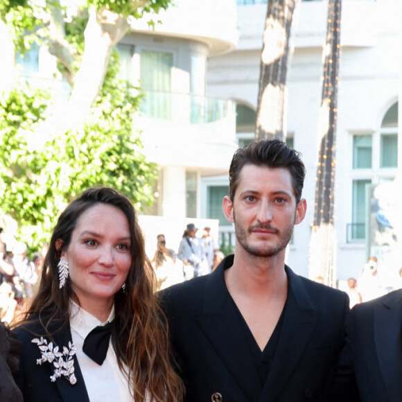 Julien De Saint-Jean, Laurent Lafitte, Anamaria Vartolomei, Anaïs Demoustier (enceinte), Pierre Niney, Matthieu Delaporte, Adèle Simphal, Julie de Bona - Montée des marches du film " Le comte de Monte-Cristo " lors du 77ème Festival International du Film de Cannes, au Palais des Festivals à Cannes. Le 22 mai 2024 © Jacovides-Moreau / Bestimage 