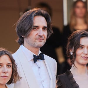 Une présence qui a dû lui faire chaud au coeur !
Marie Narbonne, Dimitri Rassam, Anamaria Vartolomei - Montée des marches du film " Le comte de Monte-Cristo " lors du 77ème Festival International du Film de Cannes, au Palais des Festivals à Cannes. Le 22 mai 2024 © Jacovides-Moreau / Bestimage 