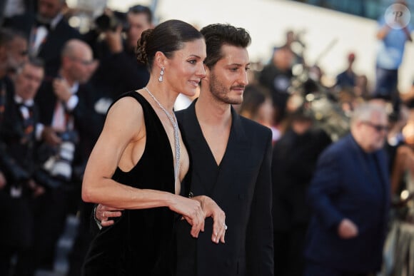 Natasha Andrews et son compagnon Pierre Niney - Montée des marches du film " Le comte de Monte-Cristo " lors du 77ème Festival International du Film de Cannes, au Palais des Festivals à Cannes. Le 22 mai 2024 © Jacovides-Moreau / Bestimage 