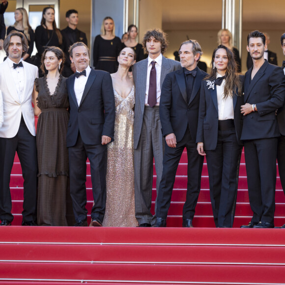 Alexandre de La Patellière, Marie Narbonne, Dimitri Rassam, Anamaria Vartolomei, Patrick Mille, Adèle Simphal, Vassili Schneider, Matthieu Delaporte, Anaïs Demoustier (enceinte), Pierre Niney, Pierfrancesco Favino, Laurent Lafitte - Montée des marches du film " Le comte de Monte-Cristo " lors du 77ème Festival International du Film de Cannes, au Palais des Festivals à Cannes. Le 22 mai 2024 © Olivier Borde / Bestimage 