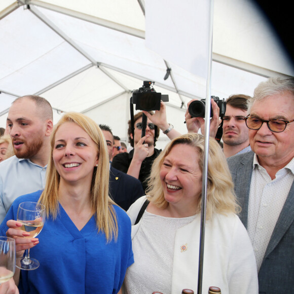 Jordan Bardella, president du Rassemblement National, en compagnie d'Edwige Diaz députée RN, Mathieu Valet, ancien policier chroniqueur TV engagé au RN, et de Jean-Paul Garraud député RN, ouvre et participe au 28eme "Printemps des vins de Blaye", avant de tenir un meeting à Royan, le 13 Avril 2024 à Blaye. © Patrick Bernard/ Bestimage 