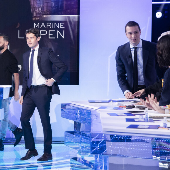 Pour un débat télévisé avec le Premier ministre Gabriel Attal.
Exclusif - Cyril Hanouna, Gabriel Attal, Jordan Bardella - Sur le plateau de l'émission TPMP (Touche Pas à Mon Poste) présentée en direct par C.Hanouna et diffusée sur C8 - Paris le 22/04/2022 - © Jack Tribeca / Bestimage