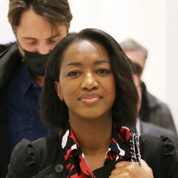 Hapsatou Sy et son compagnon Vincent Cerutti - Procès contre E.Zemmour pour "injure raciale" envers Hapsatou Sy au tribunal correctionnel de Paris, le 4 novembre 2022. © Jonathan Rebboah / Bestilmage 