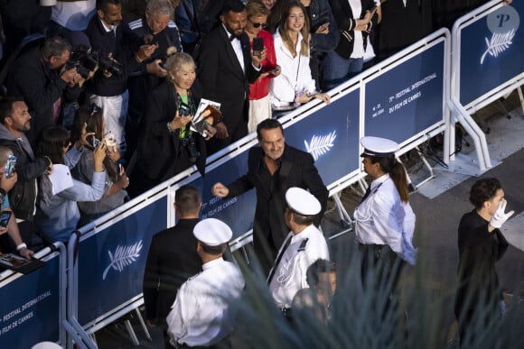 Gilles Lellouche - Descente des marches du film « L’amour ouf » lors du 77ème Festival International du Film de Cannes, au Palais des Festivals à Cannes. Le 23 mai 2024 © Olivier Borde / Pool / Bestimage