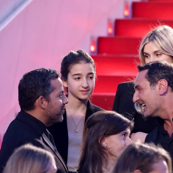 Ava (fille de Gilles Lellouche), Gilles Lellouche, sa compagne Alizée Guinochet et sa mère - Descente des marches du film « L’amour ouf » lors du 77ème Festival International du Film de Cannes, au Palais des Festivals à Cannes. Le 23 mai 2024 © Jacovides-Moreau / Bestimage