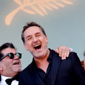 Il dévoile le film "L'Amour ouf", en lice pour la palme d'or
Alain Attal, Gilles Lellouche - Montée des marches du film « L’amour ouf » lors du 77ème Festival International du Film de Cannes, au Palais des Festivals à Cannes. Le 23 mai 2024 © Jacovides-Moreau / Bestimage