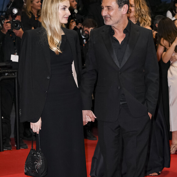 Alizée Guinochet, Gilles Lellouche - Montée des marches du film « L’amour ouf » lors du 77ème Festival International du Film de Cannes, au Palais des Festivals à Cannes. Le 23 mai 2024.