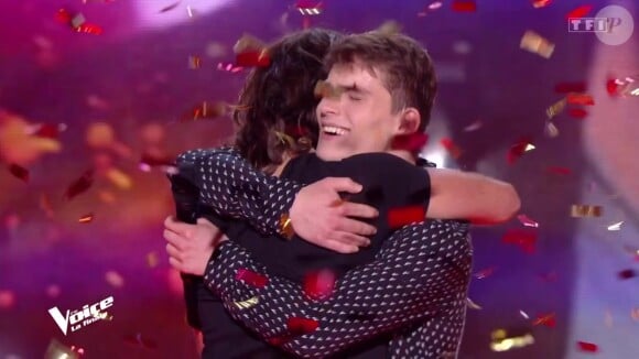 Mais à l'issue d'un show de près de trois heures, c'est Alphonse, 17 ans, qui s'est imposé de justesse avec 53% des suffrages.
Finale de la saison 13 de "The Voice" sur TF1 le 25 mai 2024.