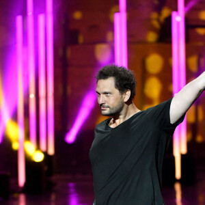 Exclusif - Eric Antoine durant l'enregistrement de la seconde émission de télévision "Le Plus Grand Karaoké de France" dans le théâtre antique d'Orange, diffusée le 29 septembre à 21h10 sur M6. © Bruno Bebert / Bestimage