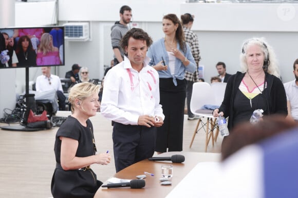 Exclusif - Anne-Elisabeth Lemoine, Bertrand Chameroy sur le plateau de l'émission "C à vous" le 20 mai 2014 lors du 77ème Festival International du Film de Cannes pour une diffusion le 21 mai. © Jack Tribeca / Bestimage 