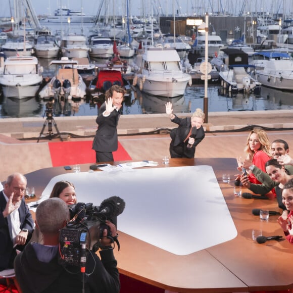 Exclusif - Noémie Merlant, Sanda Codreanu , Bertrand Chameroy, Sofiane Zermani (Fianso), Souheila Yacoub, Anne-Elisabeth Lemoine, Adriana Karembeu, Patrick Cohen, Pierre Lescure sur le plateau de 'émission "C à vous" lors du 77ème Festival International du Film de Cannes le 17 mai 2024. © Jack Tribeca / Bestimage