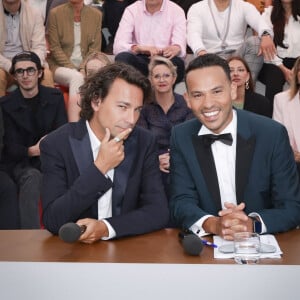 Exclusif - Bertrand Chameroy, Mohamed Boufhafsi sur le plateau de l'émission "C à vous" lors du 77ème Festival International du Film de Cannes le 20 mai 2024. 