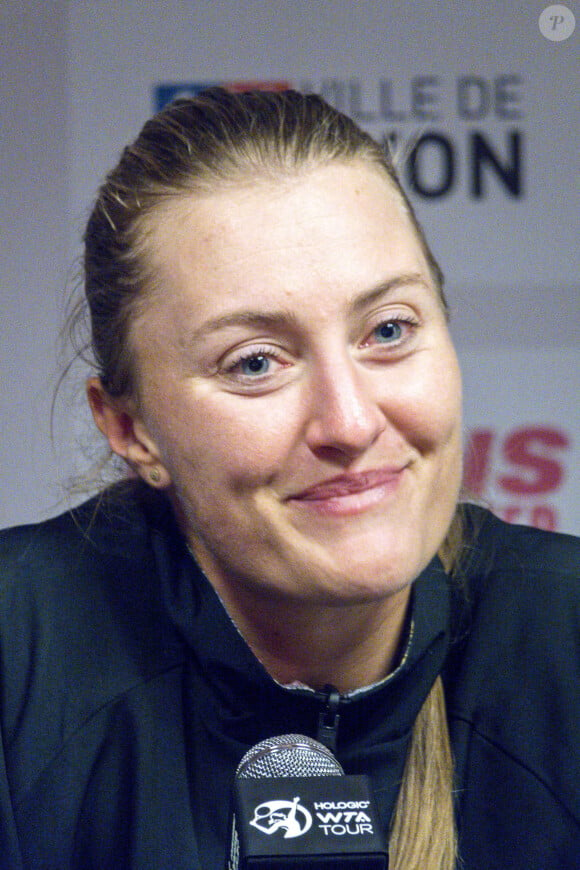 La joueuse de tennis française Kristina Mladenovic en conférence de presse lors de l'Open 6ème Sens Immobilier Métropole à Lyon, le 30 janvier 2023. Elle analyse sa défaite face à P.Martic et parle des JO 2024 avec C.Garcia en 2024.