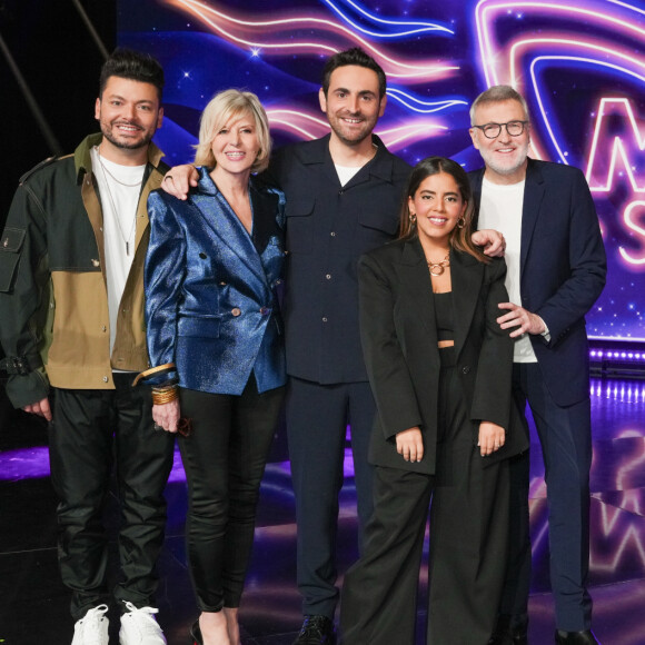 A-t-on vu juste ?
Kev Adams, Chantal Ladesou, Inès Reg, Laurent Ruquier et le présentateur Camille Combal -Photo officielle de "Mask Singer"