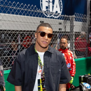 Kylian Mbappé aura notamment 7 chambres, 11 salles de bain, un cinéma, une piscine intérieure et extérieure et un jacuzzi
 
Kylian Mbappé lors du Grand Prix de Formule 1 (F1) de Monaco, le 26 mai 2024. © Pool Monaco/Bestimage