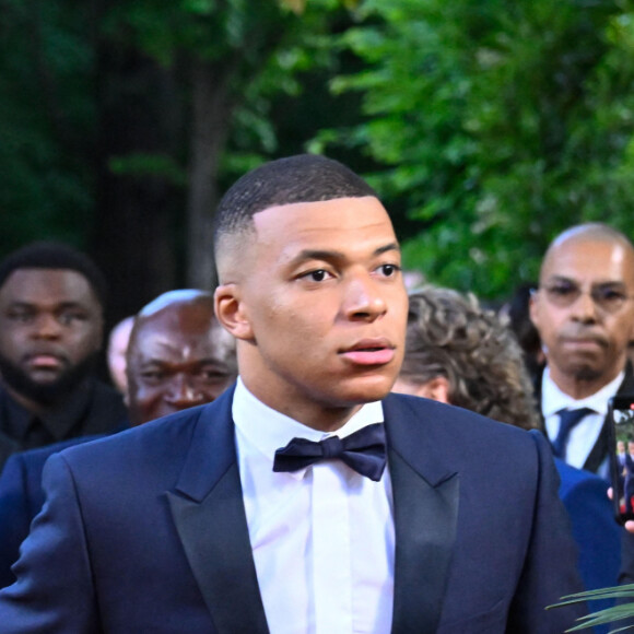 Kylian Mbappé a fait l'acquisition d'une maison à 11 millions d'euros
 
Kylian Mbappé - Photocall de la 32ème cérémonie des "Trophées UNFP du football" au Pavillon d'Armenonville à Paris, le 13 mai 2024.