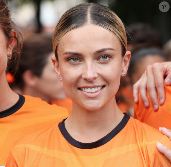 Inès Vandamme (danseuse) lors du marathon Orange Night Run, une boucle de 5,274 km le long des quais de Seine, pour tenter de remporter l'un des 1000 dossards pour le Marathon Pour Tous des Jeux Olympiques de Paris 2024, à Paris, France, le 17 juin 2023. © Jonathan Rebboah/Panoramic/Bestimage 