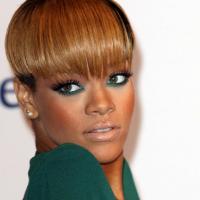 Regardez la sulfureuse Rihanna afficher sa dernière folie capillaire !