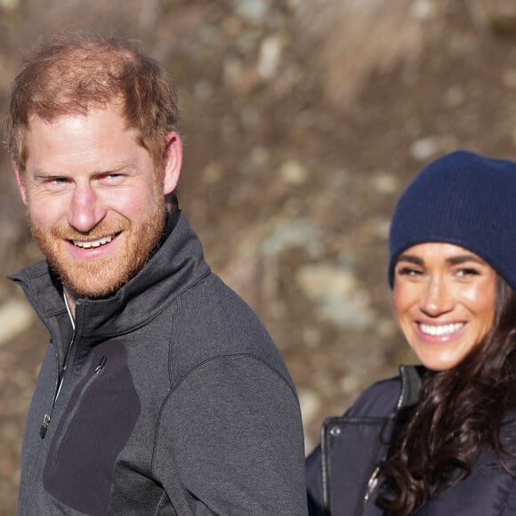 Le prince Harry fait du skeleton sous les yeux de Meghan Markle lors d'une visite au camp d'entrainement des athlètes des Invictus Games 2024 à Whistler en Colombie Britannique le 15 février 2024. 