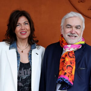 Pascal Praud est une figure incontournable du paysage audiovisuel français
Cathy Bancarel et son compagnon Pascal Praud au village lors des Internationaux de France de tennis de Roland Garros, à Paris, France. © Jacovides-Moreau/Bestimage