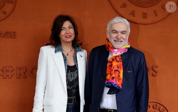 Le journaliste s'est d'ailleurs rendu une nouvelle fois à Roland-Garros cette année
Cathy Bancarel et son compagnon Pascal Praud au village lors des Internationaux de France de tennis de Roland Garros 2024, à Paris, France, le 1er juin 2024. © Jacovides-Moreau/Bestimage 