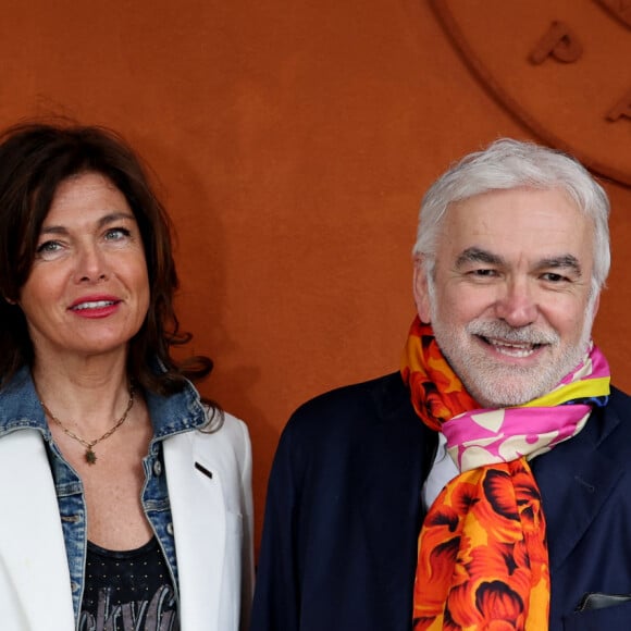 Le journaliste s'est d'ailleurs rendu une nouvelle fois à Roland-Garros cette année
Cathy Bancarel et son compagnon Pascal Praud au village lors des Internationaux de France de tennis de Roland Garros 2024, à Paris, France, le 1er juin 2024. © Jacovides-Moreau/Bestimage 