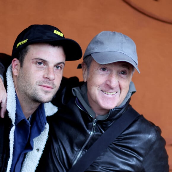 François Cluzet et son fils Paul au village lors des Internationaux de France de tennis de Roland Garros 2024, à Paris, France, le 1er juin 2024. © Jacovides-Moreau/Bestimage 