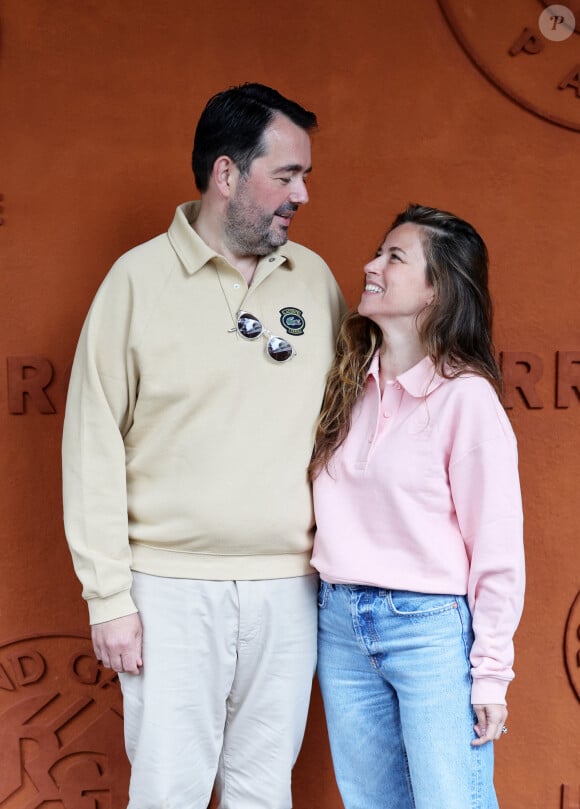 Jean-François Piège et sa femme Elodie au village lors des Internationaux de France de tennis de Roland Garros 2024, à Paris, France, le 1er juin 2024. © Jacovides-Moreau/Bestimage 