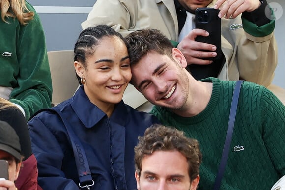 Grâce à la ''Star Ac'', Julien a notamment rencontré Candice, son pilier de l'aventure, devenu un pilier dans la vie !
Candice et Julien complices dans les tribunes des Internationaux de France 2024 à Roland Garros le 27 mai 2024 à Paris. Nasser Berzane/ABACAPRESS.COM