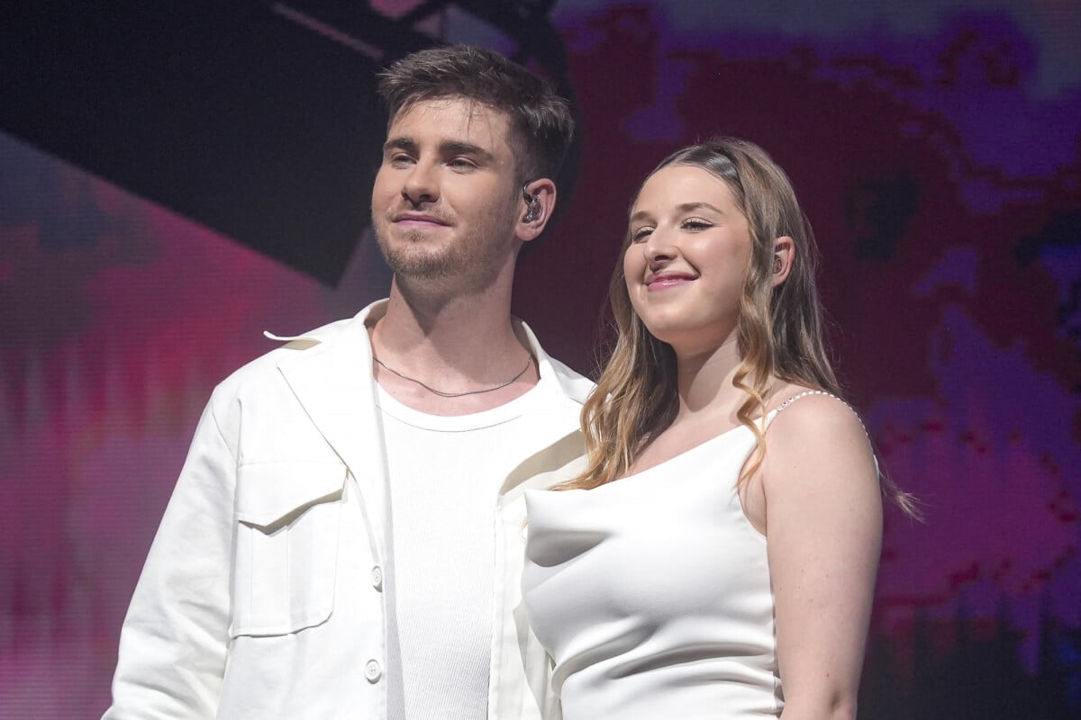 Photo : Julien Liebermann et Héléna Bailly lors du concert de la "Star  Academy" à Lyon, le 15 mars 2024. Sandrine Thesillat / Panoramic -  Purepeople