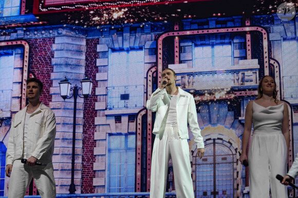 Candice, Pierre, Julien, Djebril, Héléna, Lénie et Axel montent sur scène lors du concert de la "Star Academy" à Lyon, le 15 mars 2024. Sandrine Thesillat/Panoramic/Bestimage