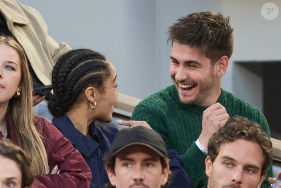 Candice et Julien ("Star Academy") dans les tribunes des Internationaux de France de tennis de Roland Garros 2024 le 27 mai 2024. © Moreau-Jacovides/Bestimage