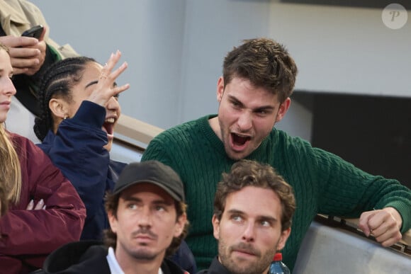 Candice et Julien - Célébrités dans les tribunes des Internationaux de France de tennis de Roland Garros 2024 le 27 mai 2024. © Moreau-Jacovides/Bestimage