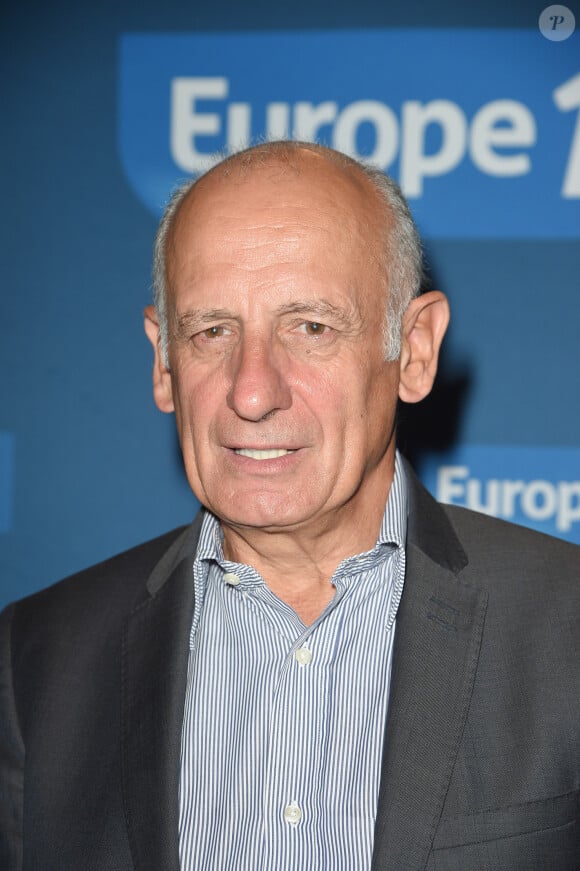 De son côté, Jean-Michel Aphatie est gêné... et pour cause !
Jean-Michel Aphatie - Conférence de rentrée de la radio Europe 1 à Paris le 6 septembre 2018. © Coadic Guirec/Bestimage