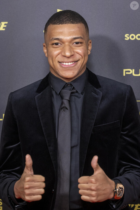 Football - Le Real Madrid officialise l'arrivée de Kylian Mbappé pour cinq - Kylian Mbappé - Photocall de la cérémonie du Ballon d'Or 2021 au Théâtre du Châtelet le 29 novembre 2021. © Cyril Moreau/Bestimage