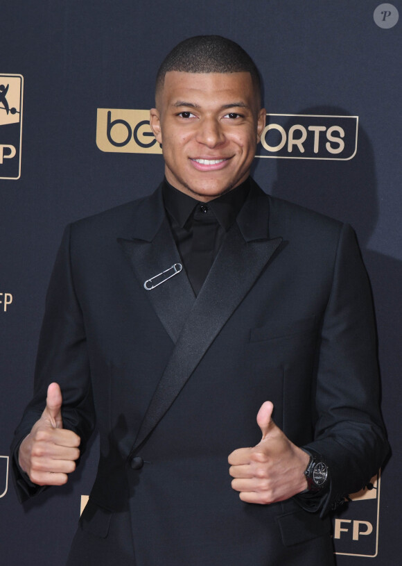 Football - Le Real Madrid officialise l'arrivée de Kylian Mbappé pour cinq - Kylian Mbappé au photocall de la 28ème cérémonie des trophées UNFP (Union nationale des footballeurs professionnels) au Pavillon d'Armenonville à Paris, France, le 19 mai 2019. © Coadic Guirec/Bestimage