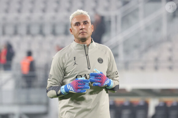 Un ancien employé de Keylor Navas porte plainte contre le gardien du PSG pour "travail dissimulé"
 
Keylor Navas lors du match RC Lens - Paris Saint-Germain, Ligue 1, stade Bollaert-Delelis, le 14 janvier 2024