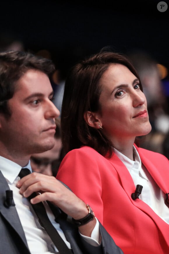 Le premier ministre, Gabriel Attal et Valérie Hayer, tête de liste de la majorité Renaissance pour les élections européennes lors du meeting " Besoin d'Europe" à la maison de la mutualité, le 7 mai 2024. © Stéphane Lemouton / Bestimage