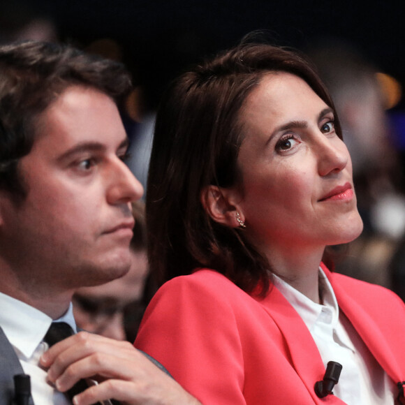 Le premier ministre, Gabriel Attal et Valérie Hayer, tête de liste de la majorité Renaissance pour les élections européennes lors du meeting " Besoin d'Europe" à la maison de la mutualité, le 7 mai 2024. © Stéphane Lemouton / Bestimage