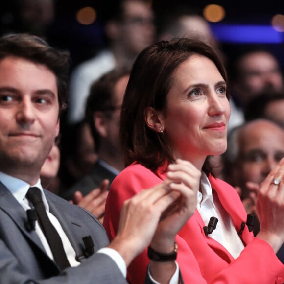 Le premier ministre, Gabriel Attal et Valérie Hayer, tête de liste de la majorité Renaissance pour les élections européennes lors du meeting " Besoin d'Europe" à la maison de la mutualité, le 7 mai 2024. © Stéphane Lemouton / Bestimage