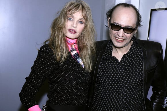 Arielle Dombasle et Nicolas Ker sur le tournage de l'émission "L'instant de Luxe" pour la chaîne "Non Stop People" à Paris le 13 février 2020. © Cédric Perrin/Bestimage