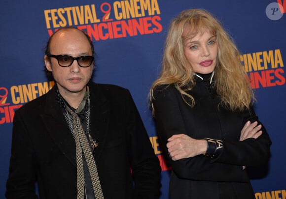 Arielle Dombasle en showcase pour la promotion du lancement de l'album "Iconics" au Bœuf sur le Toit à Paris le 15 mai 2024. © Coadic Guirec/Bestimage