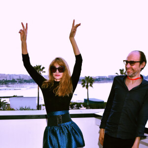 Arielle Dombasle et Nicolas Ker à Cannes au Palais de Festivals le 24 novembre 2017. © Bruno Bebert/Bestimage