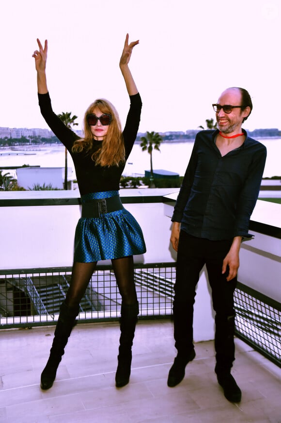 Arielle Dombasle et Nicolas Ker à Cannes au Palais de Festivals le 24 novembre 2017. © Bruno Bebert/Bestimage