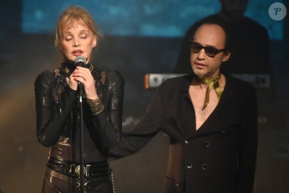 Arielle Dombasle et Nicolas Ker en concert au Café de la Danse à Paris, le 16 décembre 2016. © Giancarlo Gorassini/Bestimage