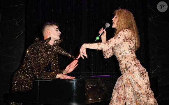 Arielle Dombasle en showcase pour la promotion du lancement de l'album "Iconics" au Bœuf sur le Toit à Paris le 15 mai 2024. © Coadic Guirec/Bestimage