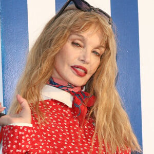 Arielle Dombasle au photocall du 37ᵉ festival du film de Cabourg - Journées romantiques le 15 juin 2023. © Coadic Guirec / Bestimage 