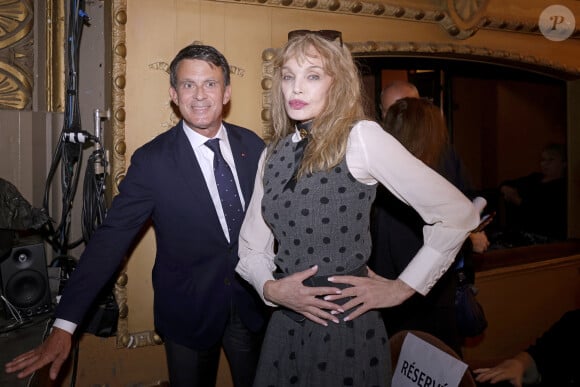 Manuel Valls et Arielle Dombasle - Soirée de mobilisation "L'Europe contre l'antisémitisme" au théâtre Antoine à Paris le 3 juin 2024. © Cédric Perrin/Bestimage